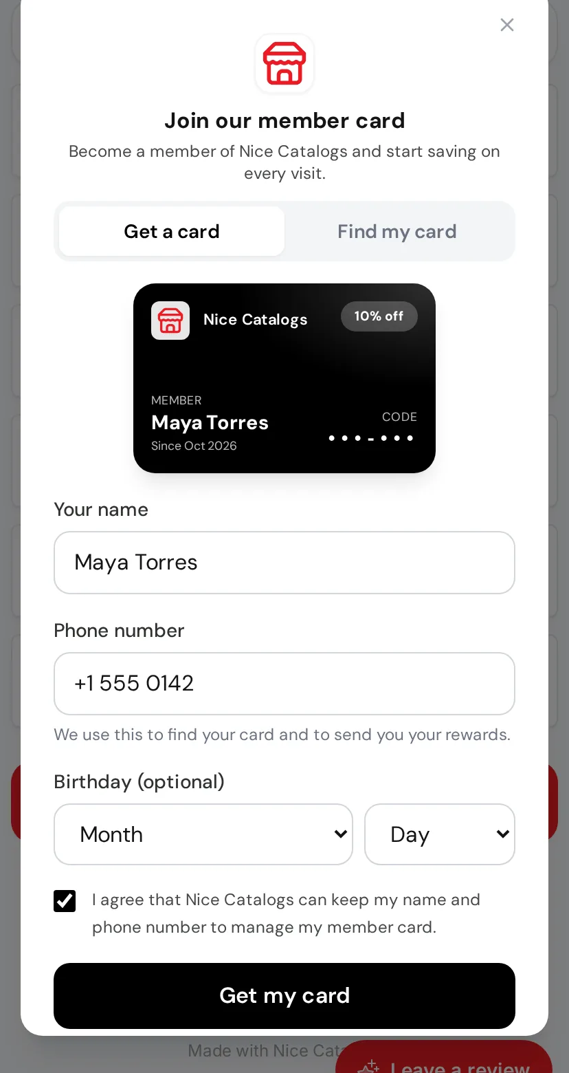 Formulario “Join our member card” con pestañas Get a card y Find my card, vista previa de la tarjeta, campos de nombre Maya Torres y teléfono, cumpleaños opcional, casilla de consentimiento marcada y botón Get my card
